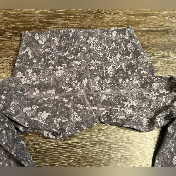 SOLD Lululemon Wunder Train High-Rise Tight 25" in Hideaway Camo Lunar Rock Mult - Picture 7 of 8